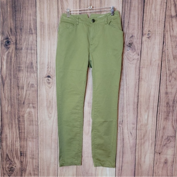 NWT rag & bone Green Moss Field High Rise
Chino Pants Size 23 (fits like 24) - Picture 9 of 16